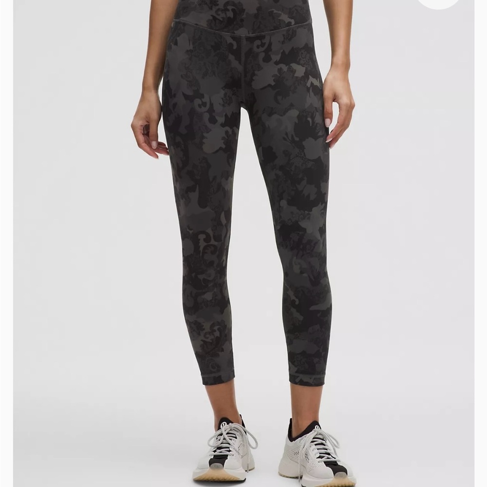 Lululemon Wunder Train High-Rise Crop 23"
Hidden Heritage Lace Black Multi